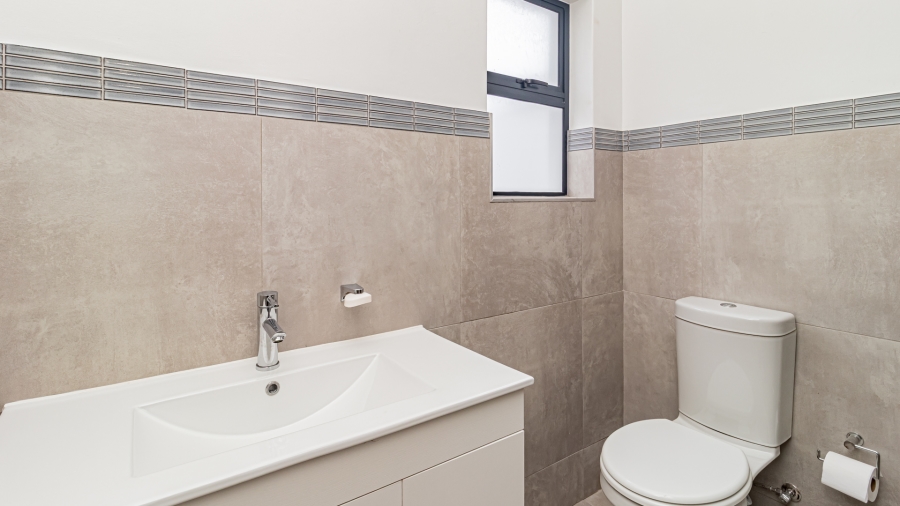 2 Bedroom Property for Sale in Middedorp Western Cape